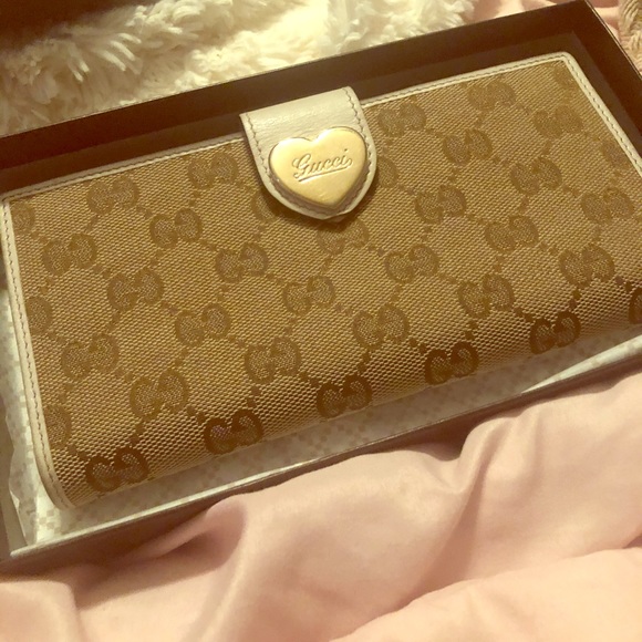 Gucci Handbags - Gucci wallet